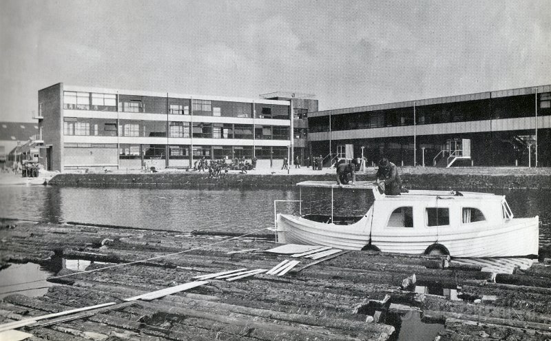 Oranje Nassau school nog in gebruik.jpg